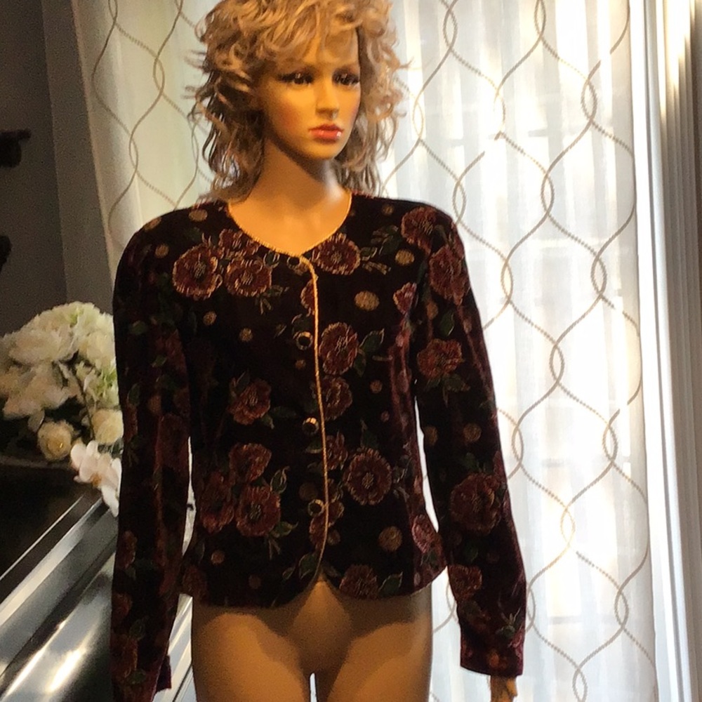 Beautiful velvet floral jacket